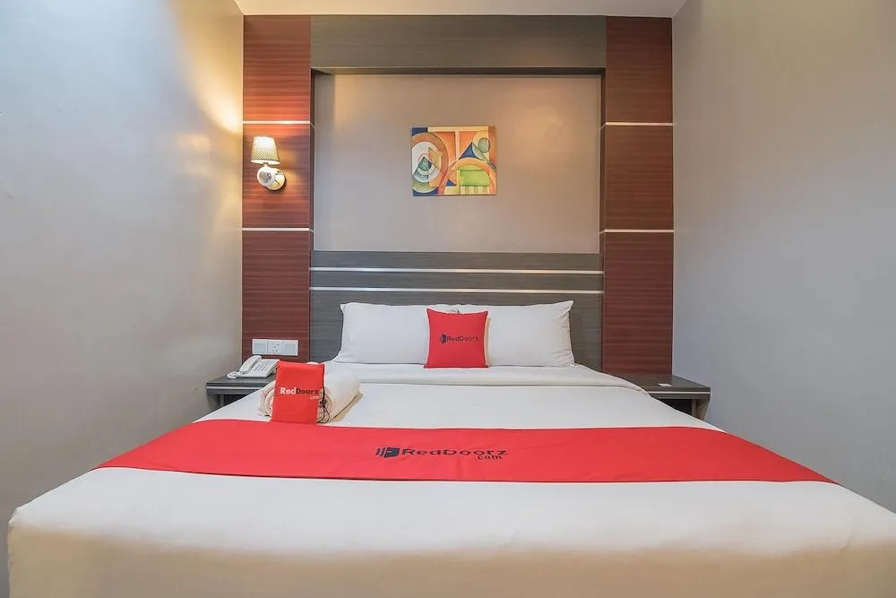 RedDoorz Premium near Harbour Bay Mall Batam 2