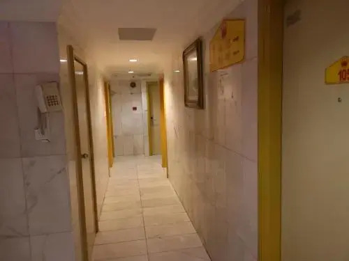 HOTEL AMBASSADOR 1