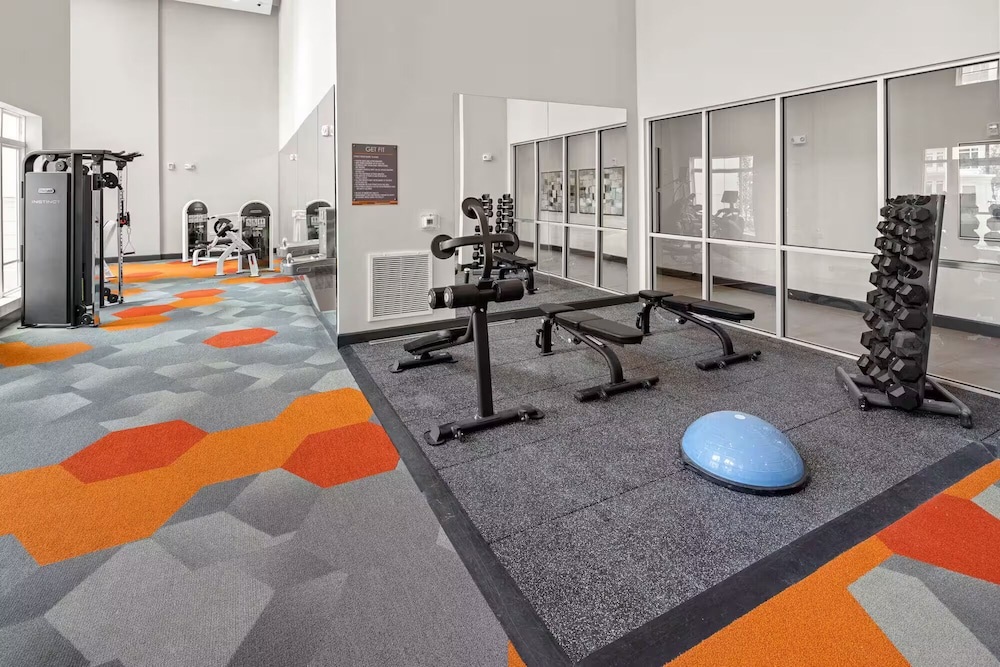 Riviere 3BR Apartment Stylish King Family Pets Friendly Pool & Gym Near Epic Universe
