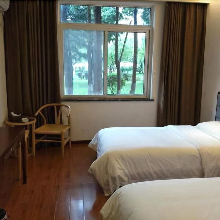 Huadao Holiday Hotel