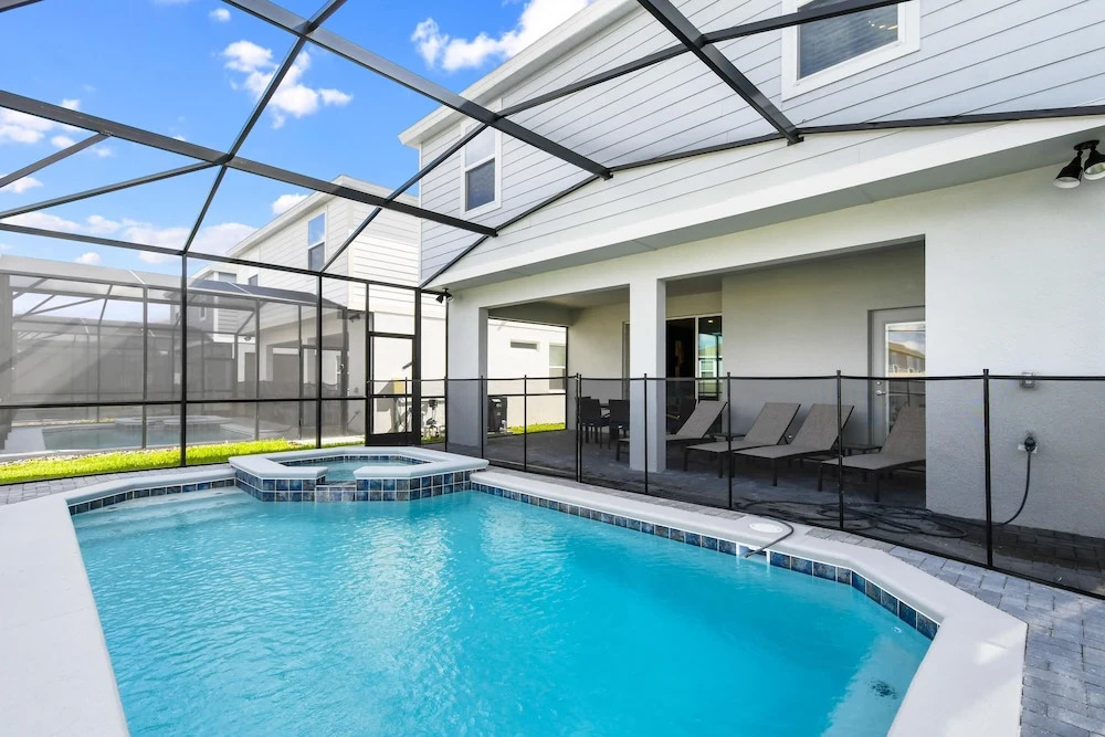 Luxury Windsor Island 7br Pool Spa Near Disney, Davenport
