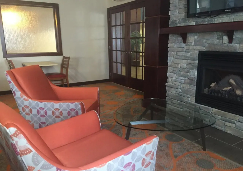 Holiday Inn Express and Suites Kincardine