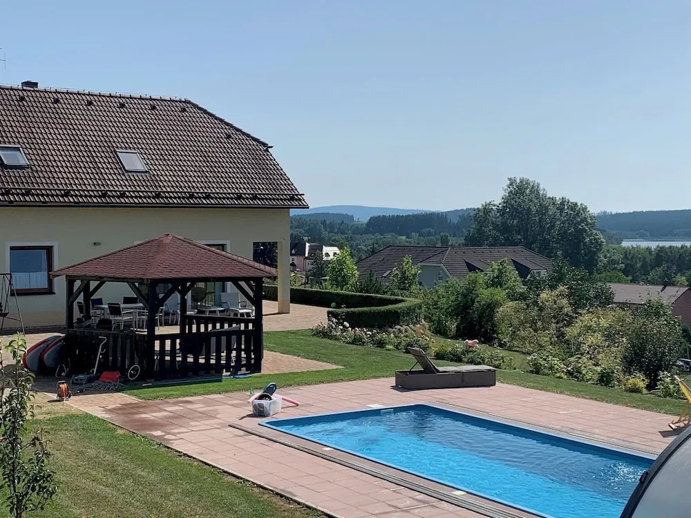Villa-view pool bbq playground & fire pit