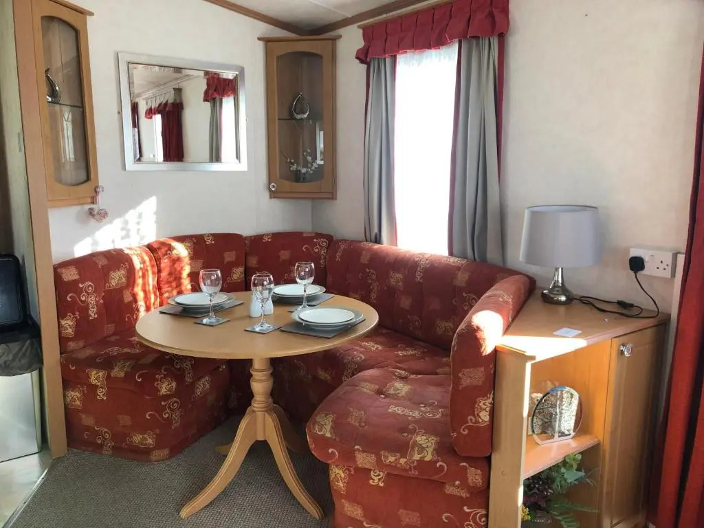 Lovely 3 bedroom 8 berth caravan in Rhyl