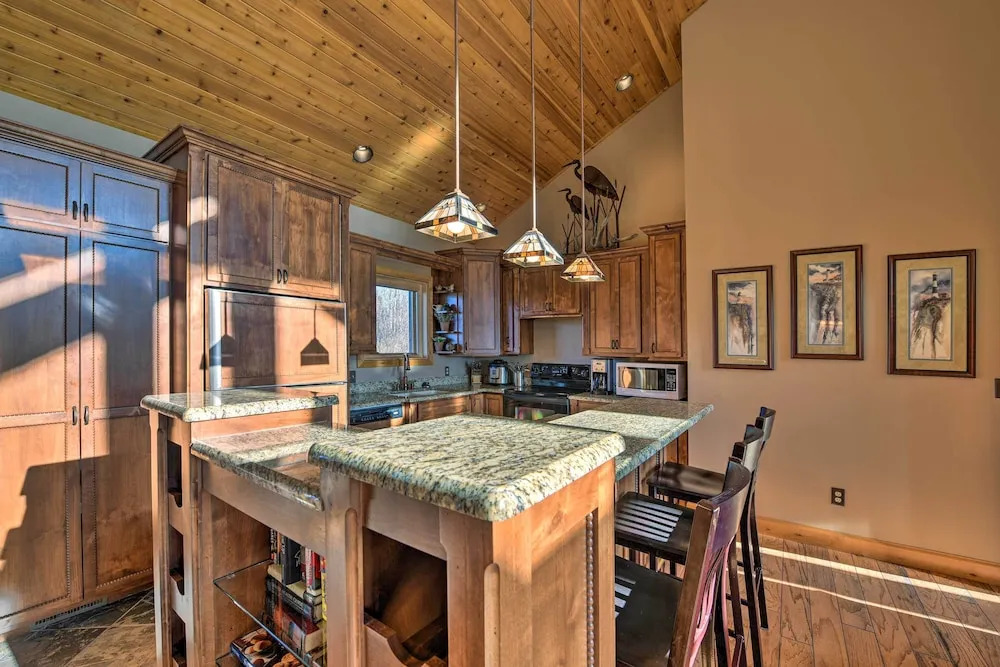 North Shore Cabin w/ Fire Pit By Gooseberry Falls!