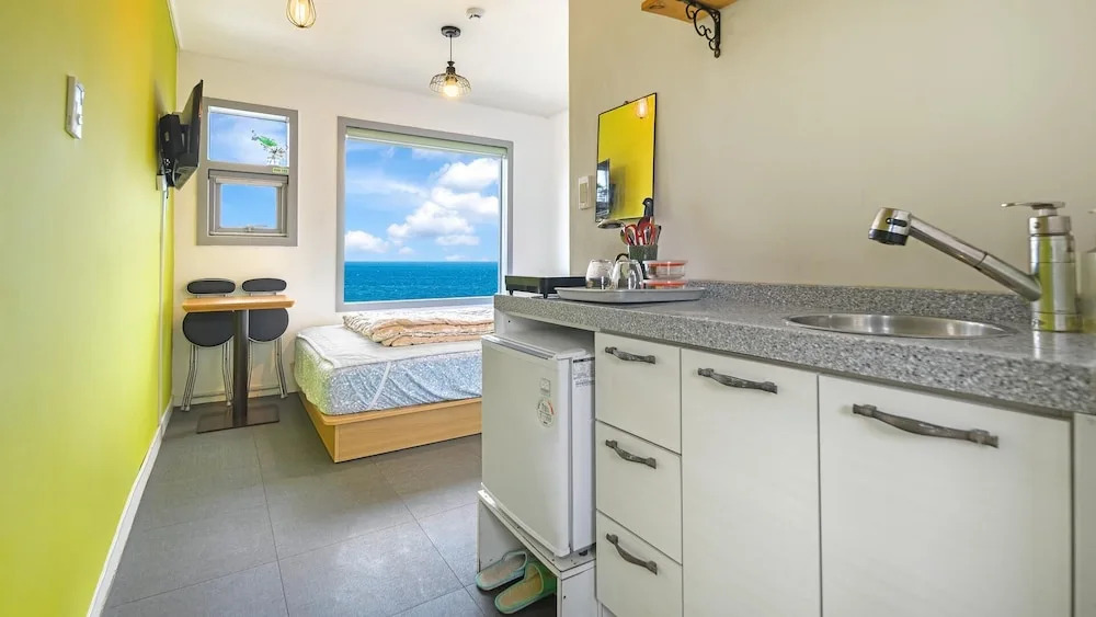 Jeju Byeolhaeneunbam Sungsanpo Oceanview Pension