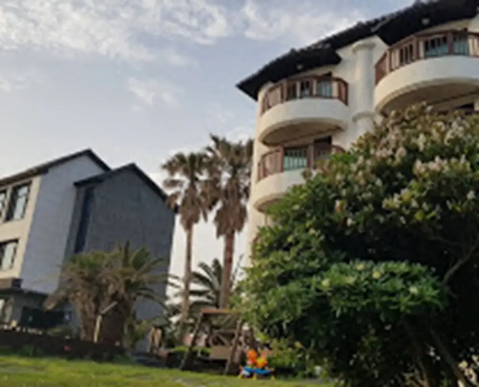 Queens Bay Pension