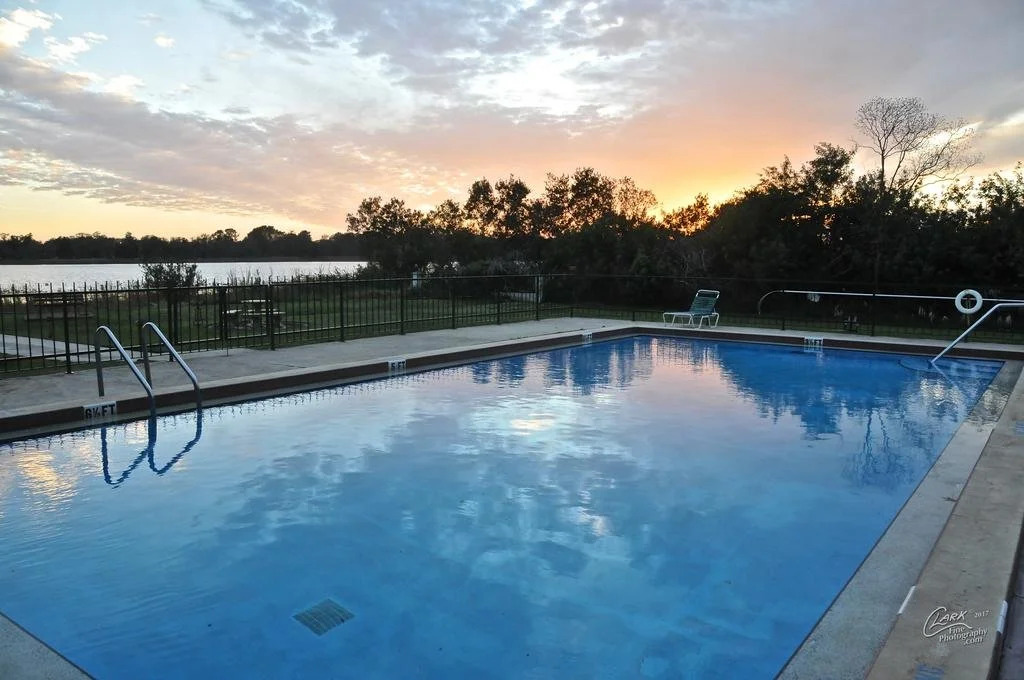 Palm Lakefront Resort and Hostel