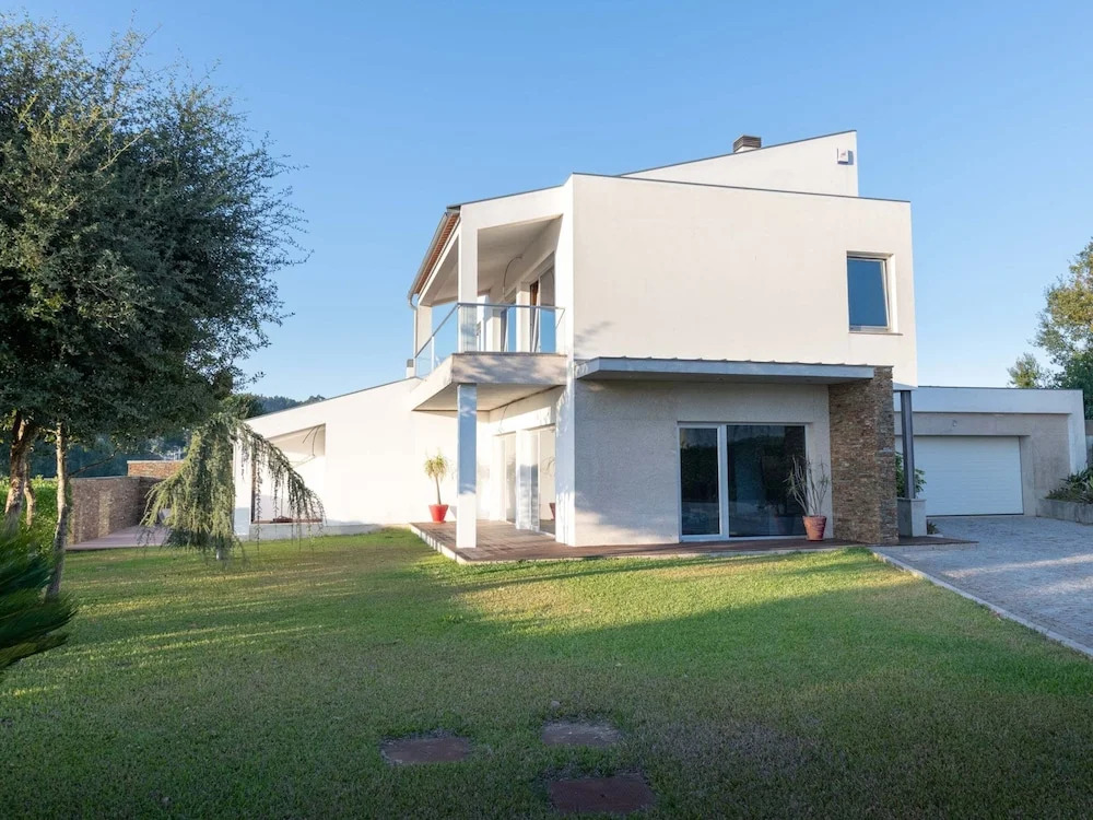 Lovely Holiday Home With Garden