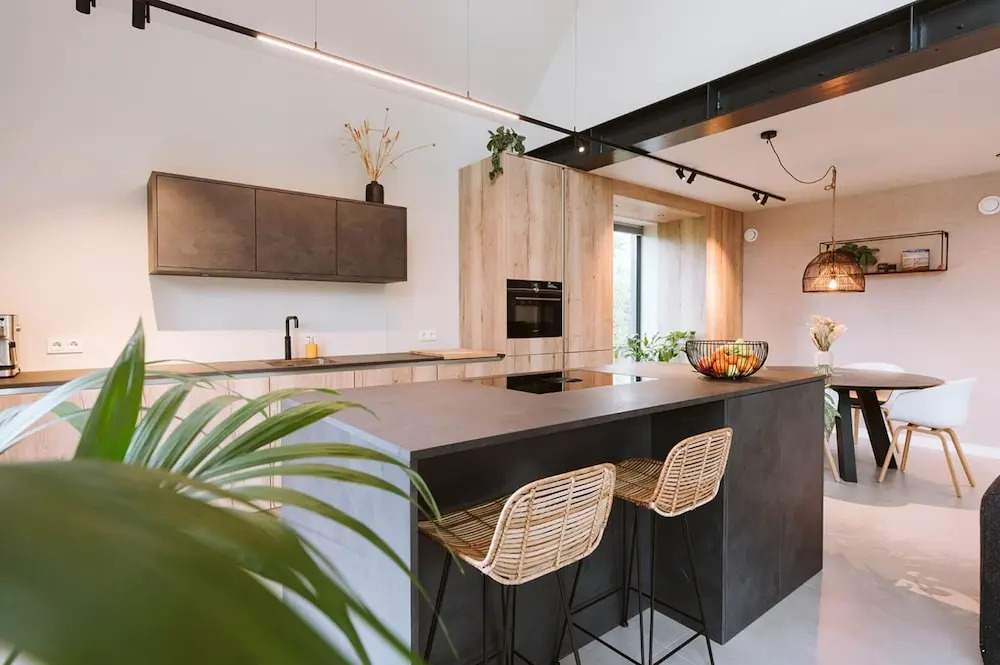 Atmospheric Luxury Sustainable Home With Spacious Garden