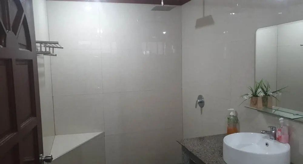 birdwatchers beachfront hotel panglao
