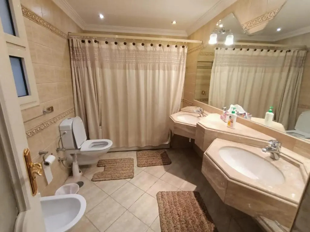 Super Deluxe Apartment in Sheraton Area near Cairo Int'l Airport
