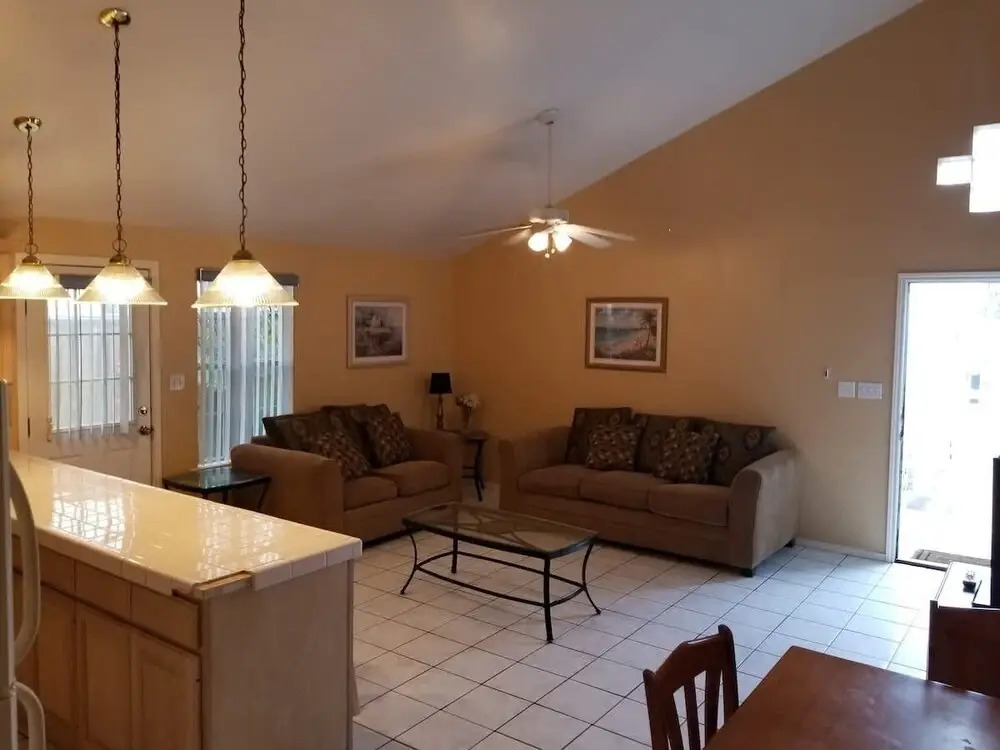 Ground Floor Duplex 1/2 block to Beach BBQ ok 2 Bedroom Home by RedAwning