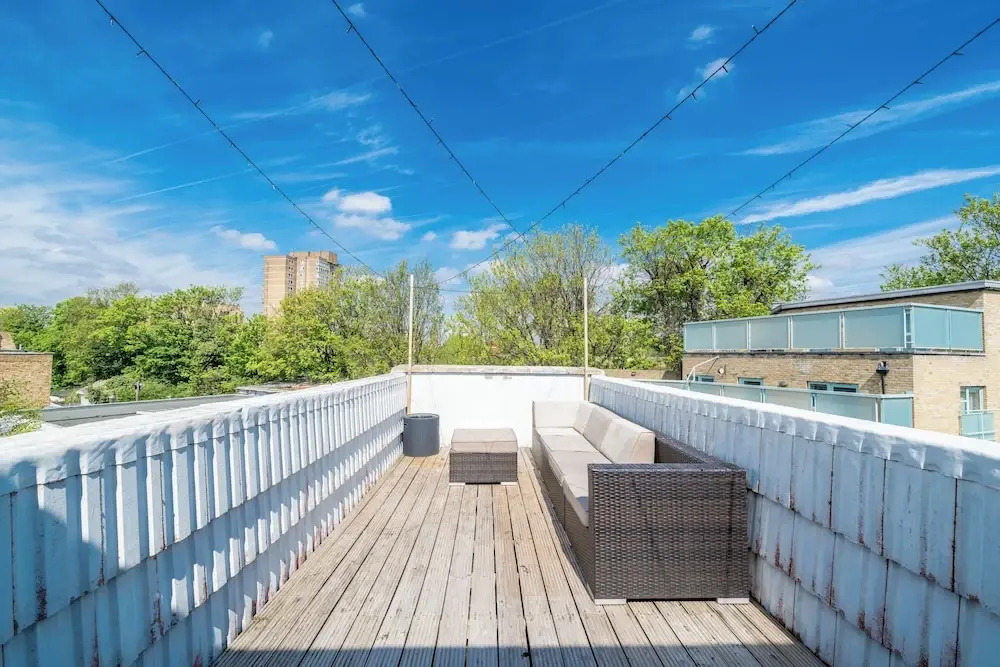 Chic 2BR Battersea Flat - Terrace & Pet-Friendly