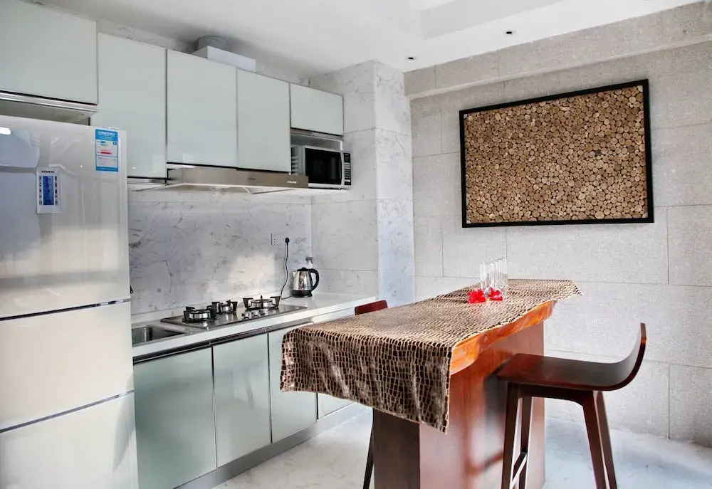 Hui Zhou Hou Niao Shui Rong Zhuang Villa