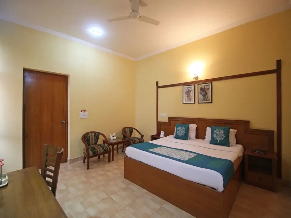 OYO 6977 Hotel Clarks