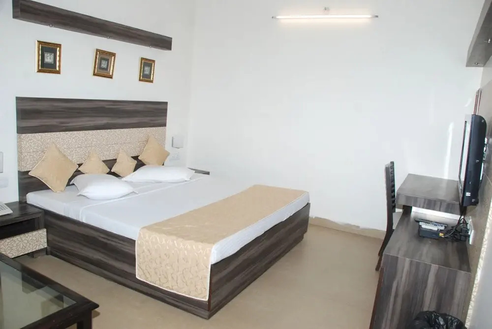 Hotel Kanishk