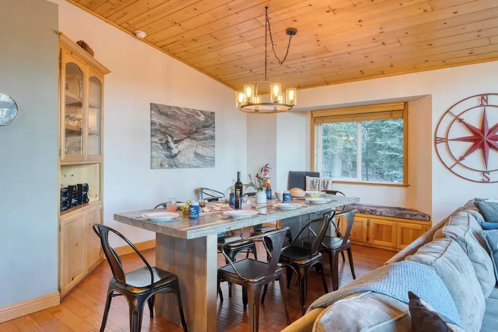 Golden Summit by Avantstay Stunning Secluded Cabin w/ Access to Tahoe Donner