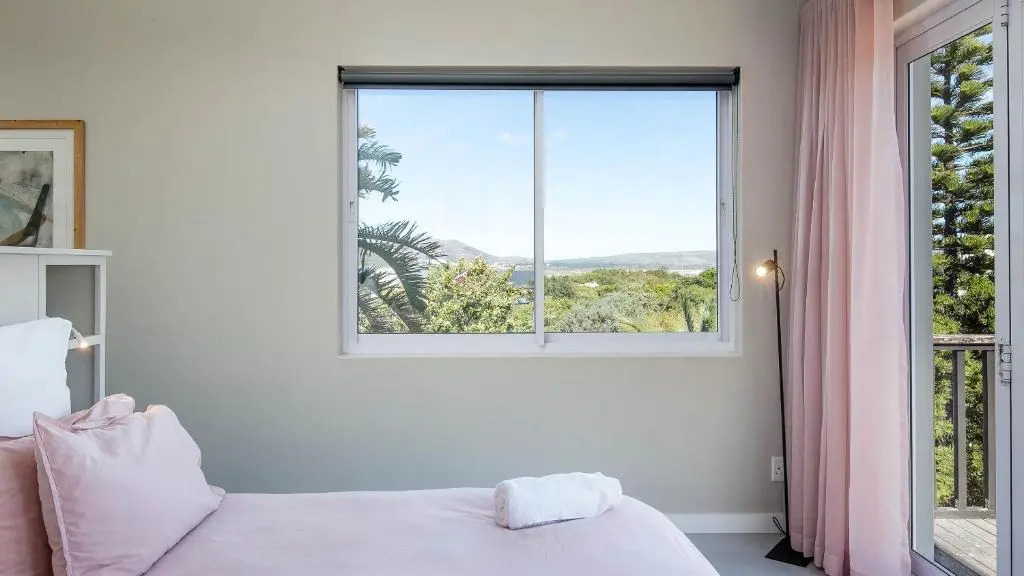 Noordhoek Beach Villa - solar back up power