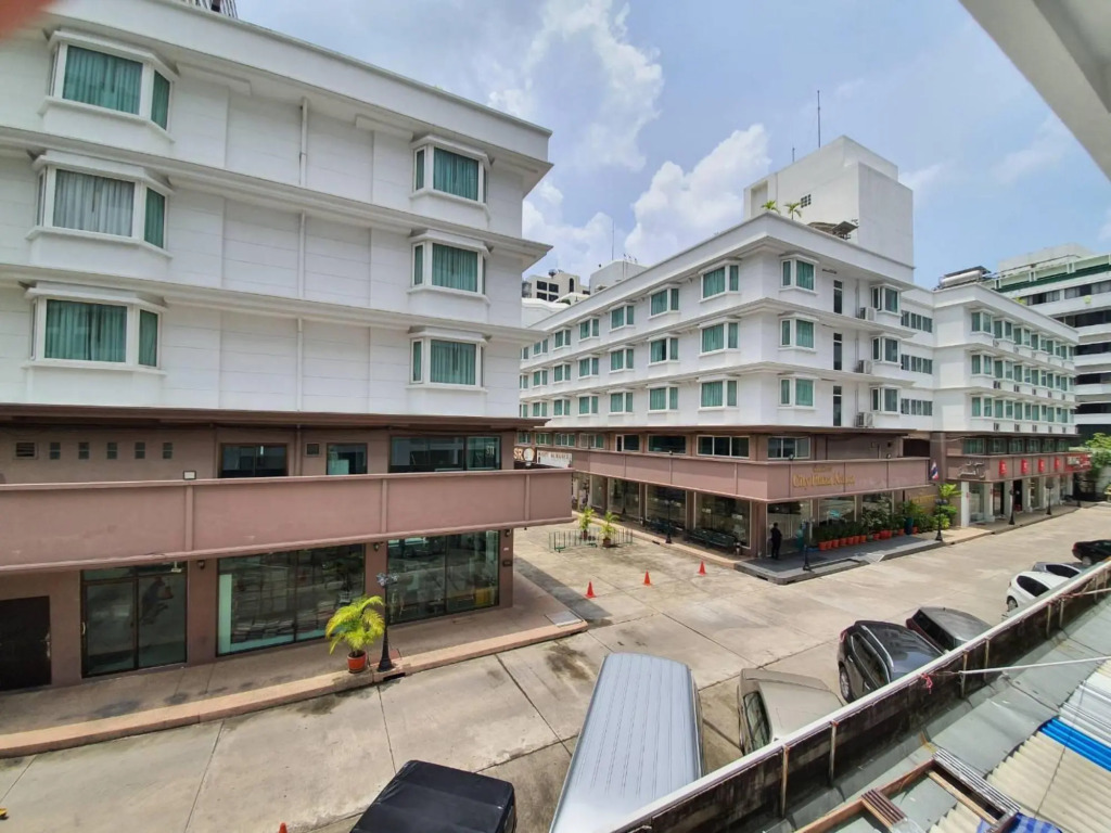 City Plaza Nana Hotel