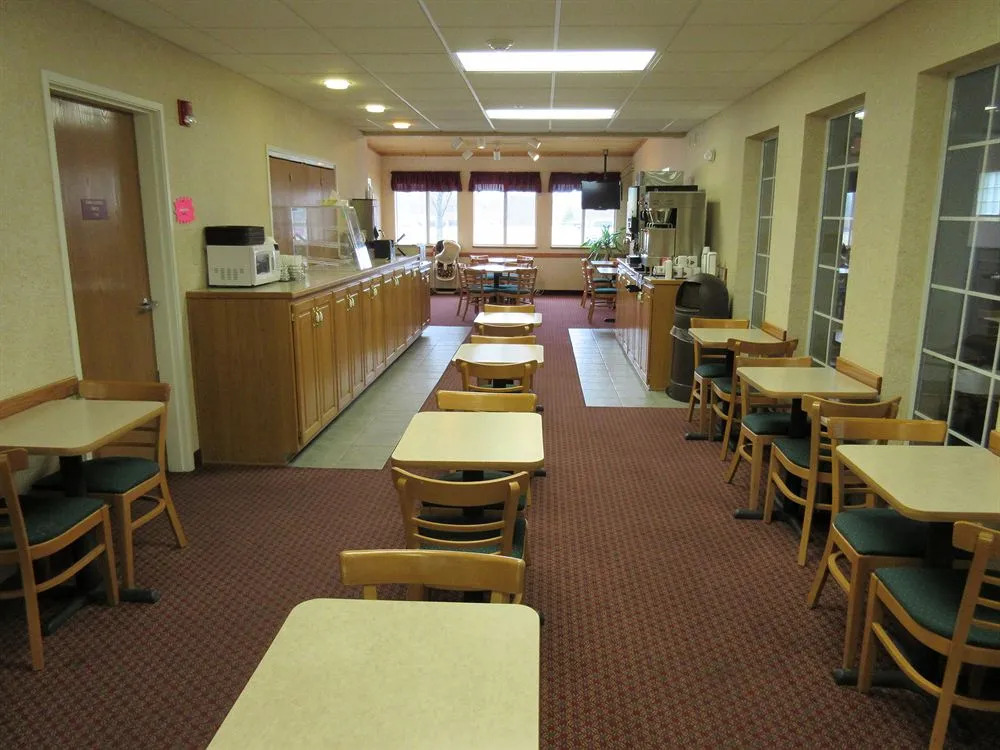 Parkfield Inn - Clinton