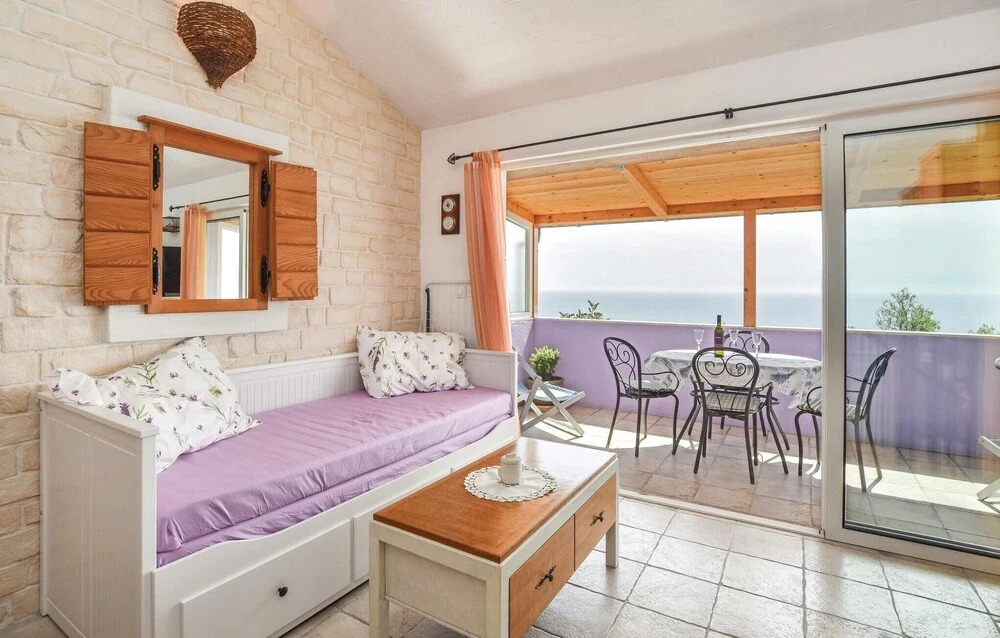 Awesome Home in Zarace With Wifi and 1 Bedrooms
