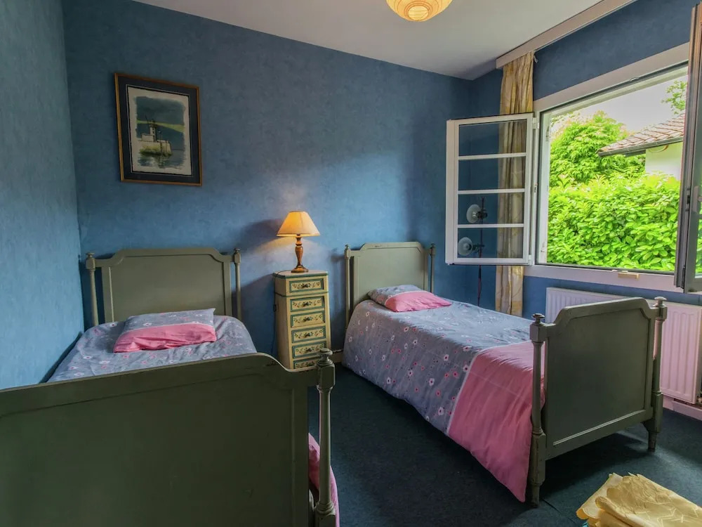 Stylishly Furnished House With Garden 7-minute Walk From the Beach