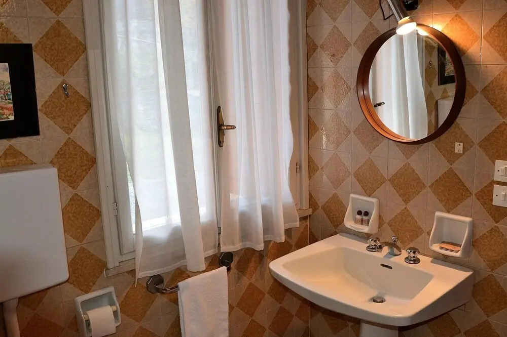 Villa Retr Alle Rossone - Sleeps 7 With Breathless Lake View in Torri del Benaco