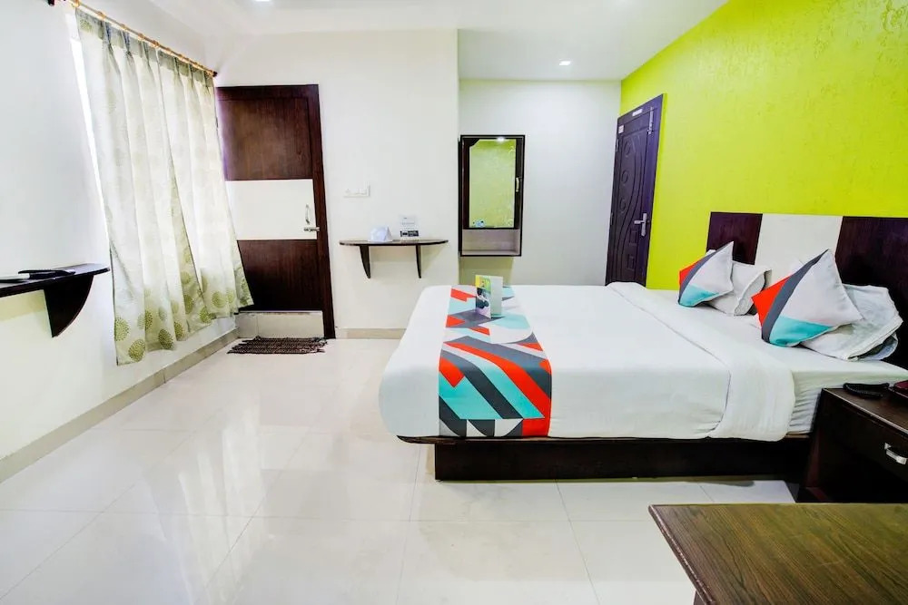 FabHotel Chirom Palace