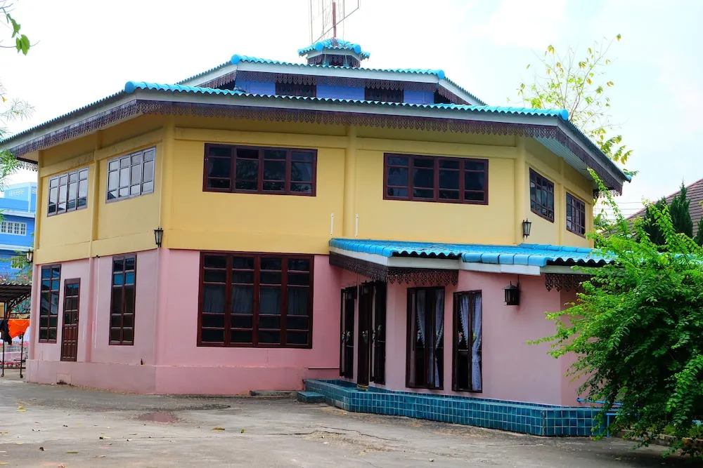 P.Paradise Hotel