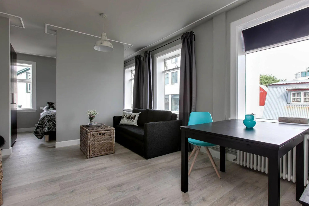 Thomsen Apartments