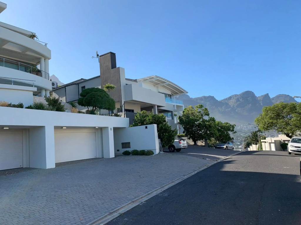 6 on Clifton - Spacious 2 bedroom apartment