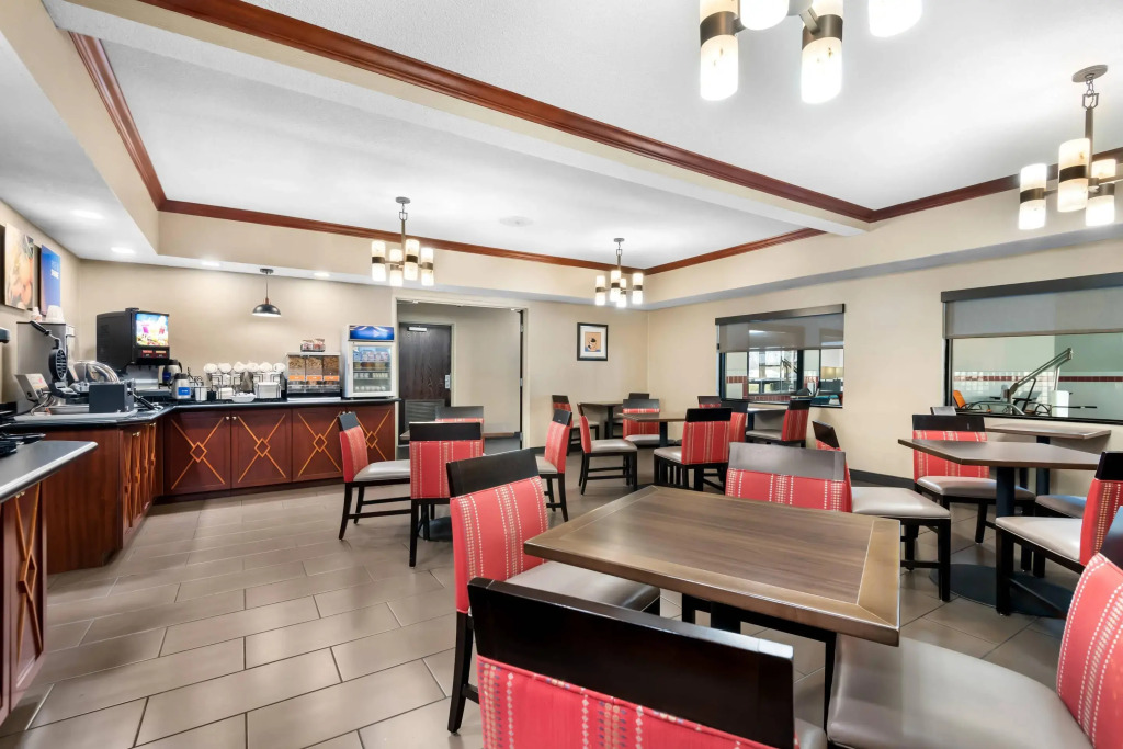 Comfort Inn & Suites North East