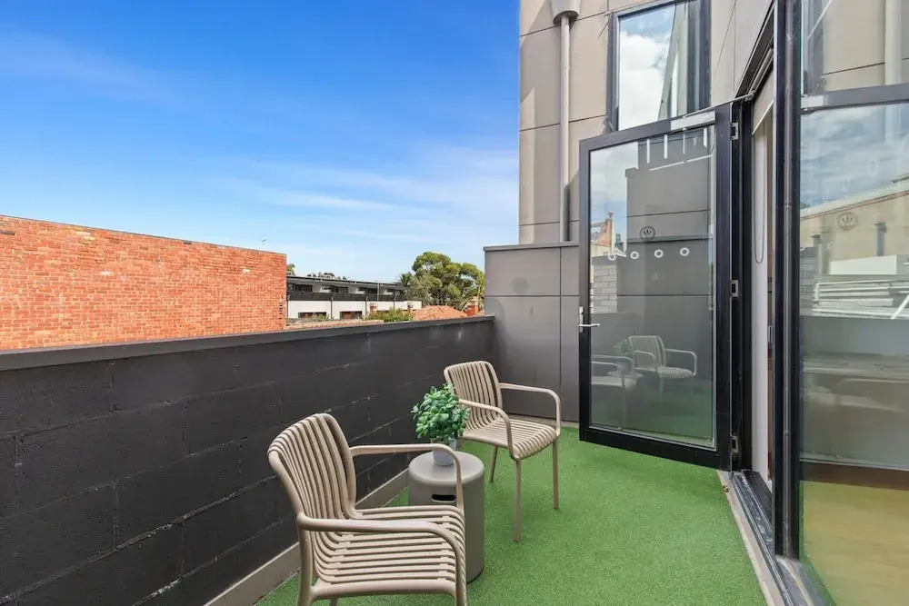 Lovely 1-bed With Balcony in St Kilda's Heart