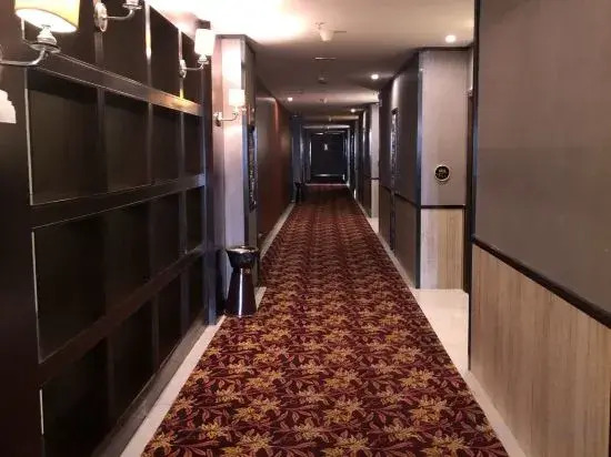 Linhai Phoenix Town Business Hotel