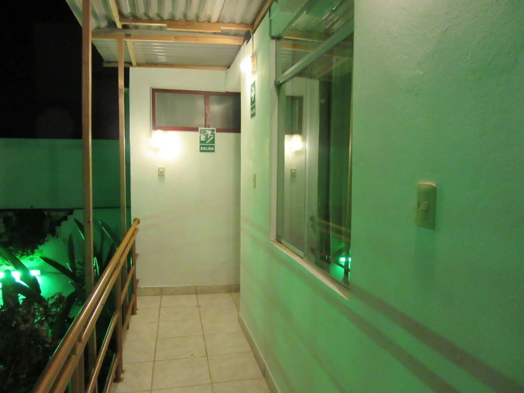 Las Palmeras Inn