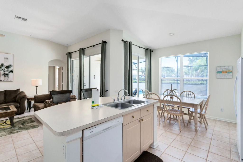 4 Bedroom 3 Bath South Facing Pool Spa Villa
