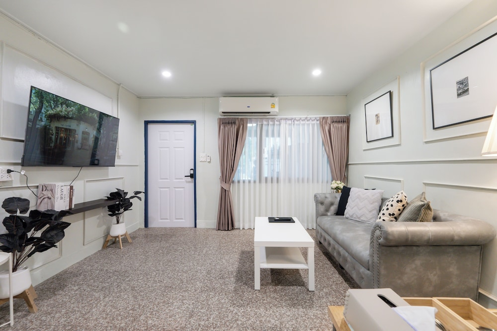 Arun Sa Wad House Sukhumvit 2 Guests