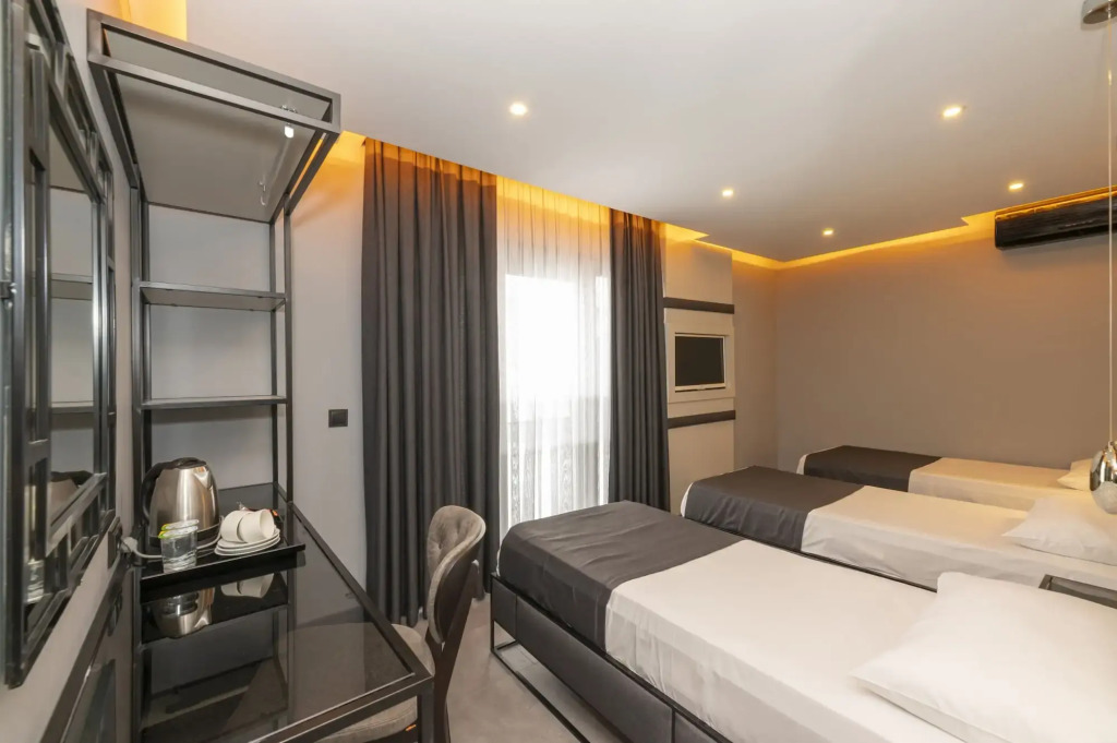 White Palace Hotel