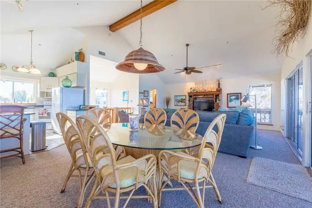 084-Tarpon Lodge