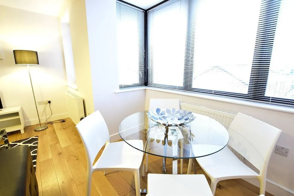 Roomspace Apartments -Kirk Court