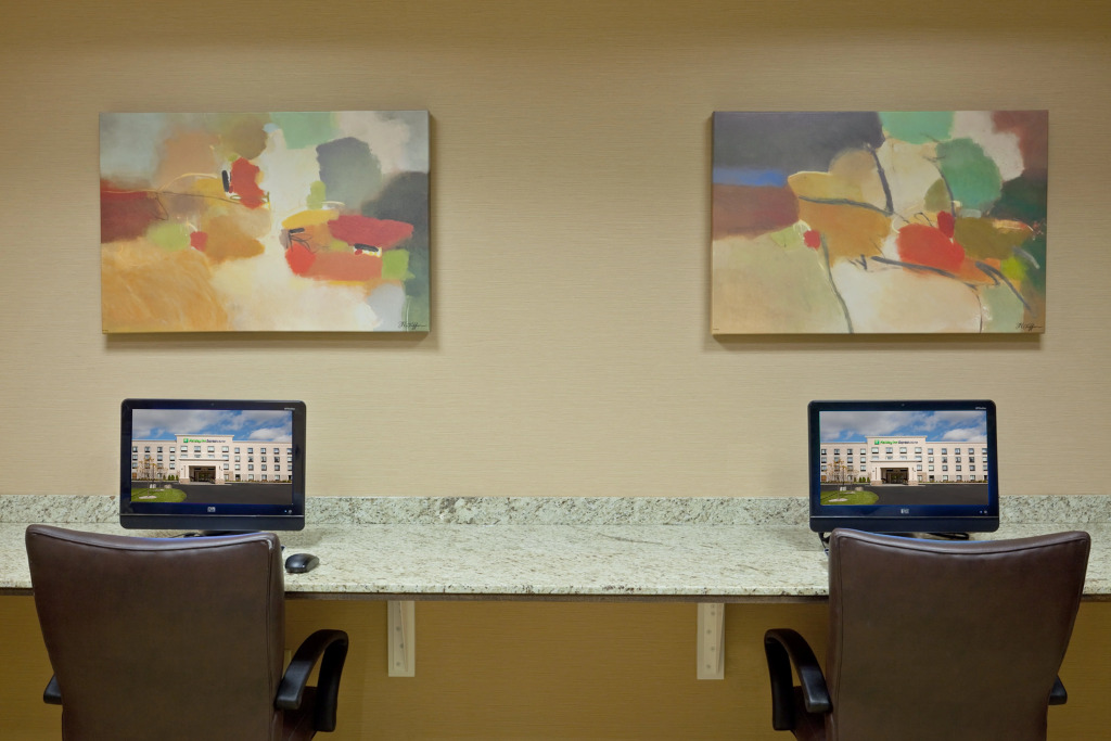 Holiday Inn Express & Suites Malone by IHG