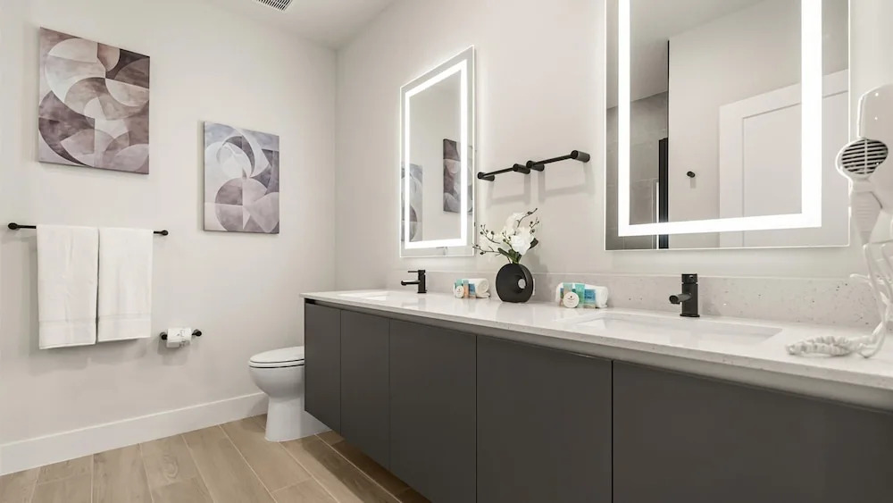 Contemporary 4BR Townhome With Pool & Themed Rooms