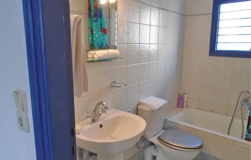 Stunning Apartment in Panormos With 3 Bedrooms and Wifi