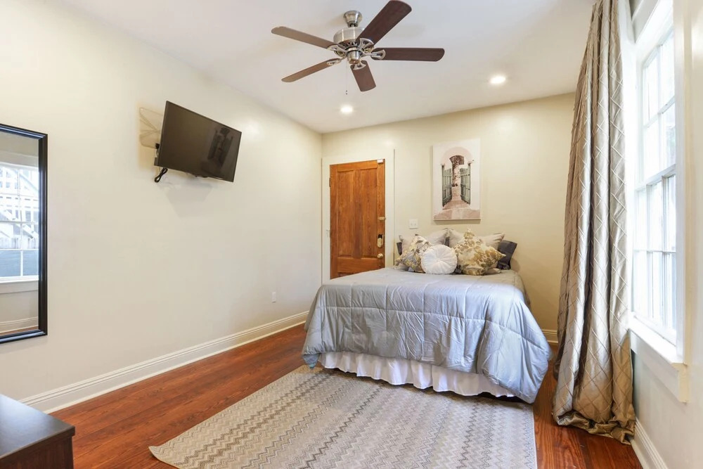 4 Bedroom 5 beds - 2030