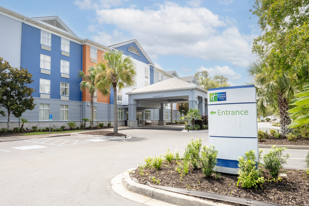 Holiday Inn Express Hotel & Suites Charleston - Northwoods by IHG
