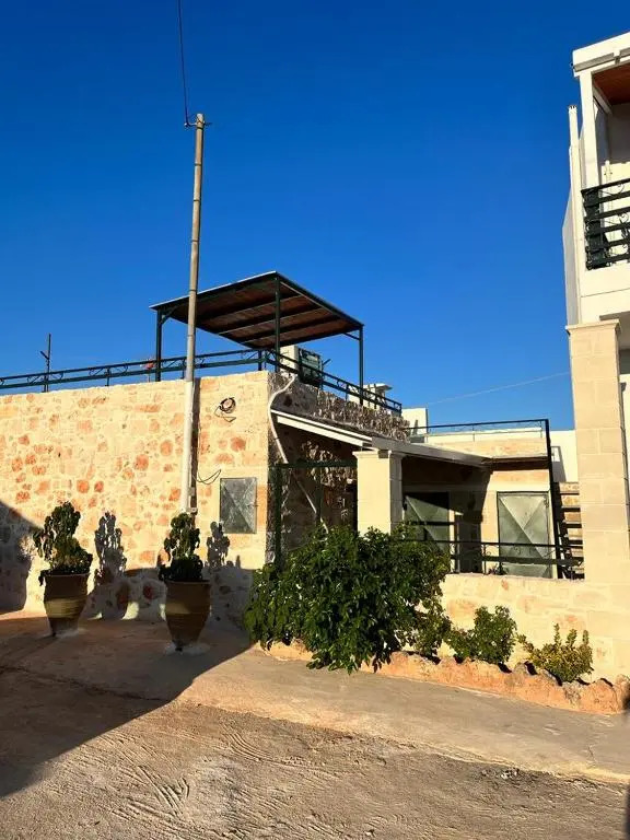 Tholos Studio, Sternes
