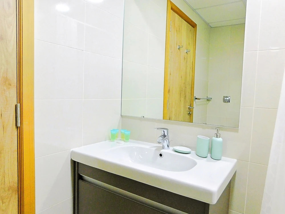 Luton Vacation Homes Continental Tower