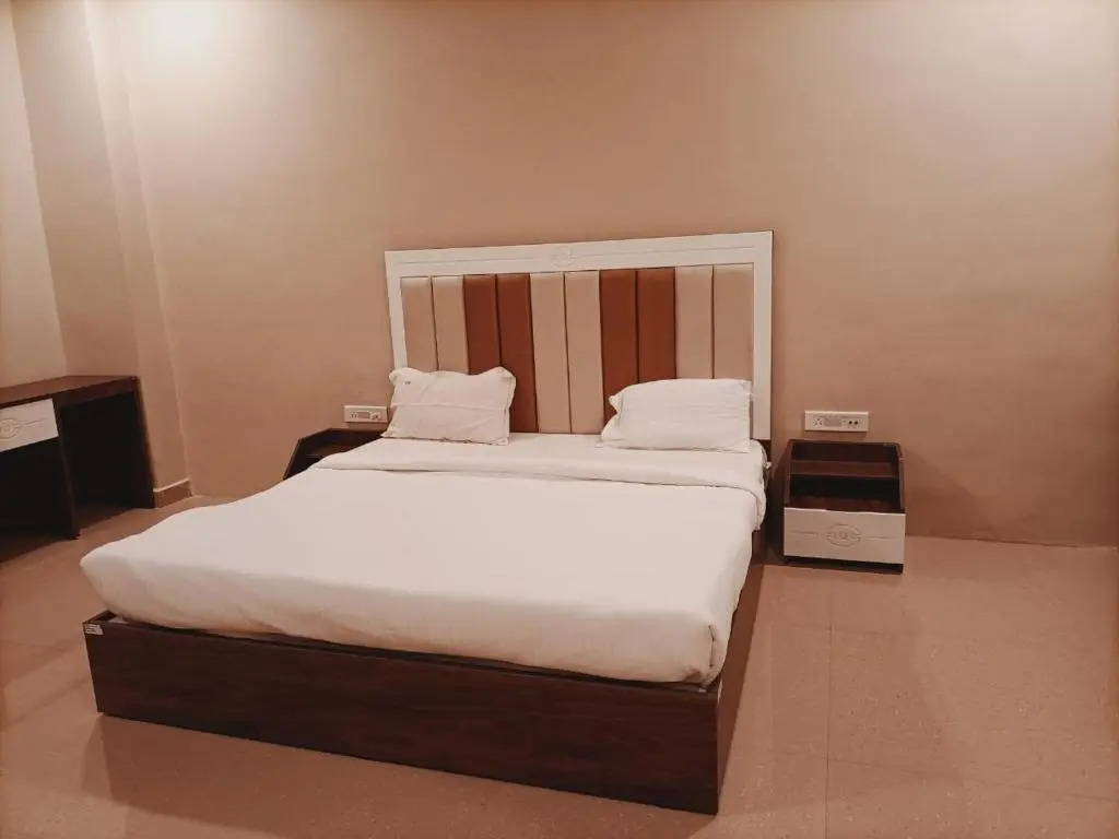 Hotel Emperor Paradise