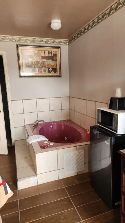 Benbrook Inn & Suites